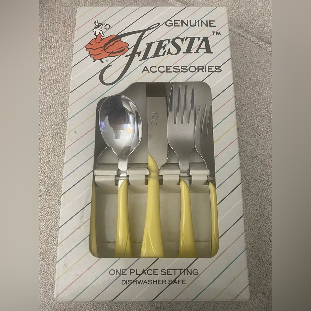 New Vintage & Retro, Set of 2, Genuine Fiesta 5 piece Place Setting, Yellow